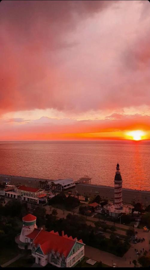 Black Sea Batumi Hotel Orbi City Bagian luar foto