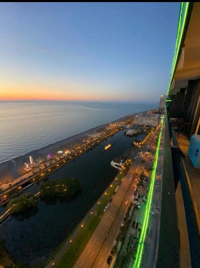 Black Sea Batumi Hotel Orbi City Bagian luar foto